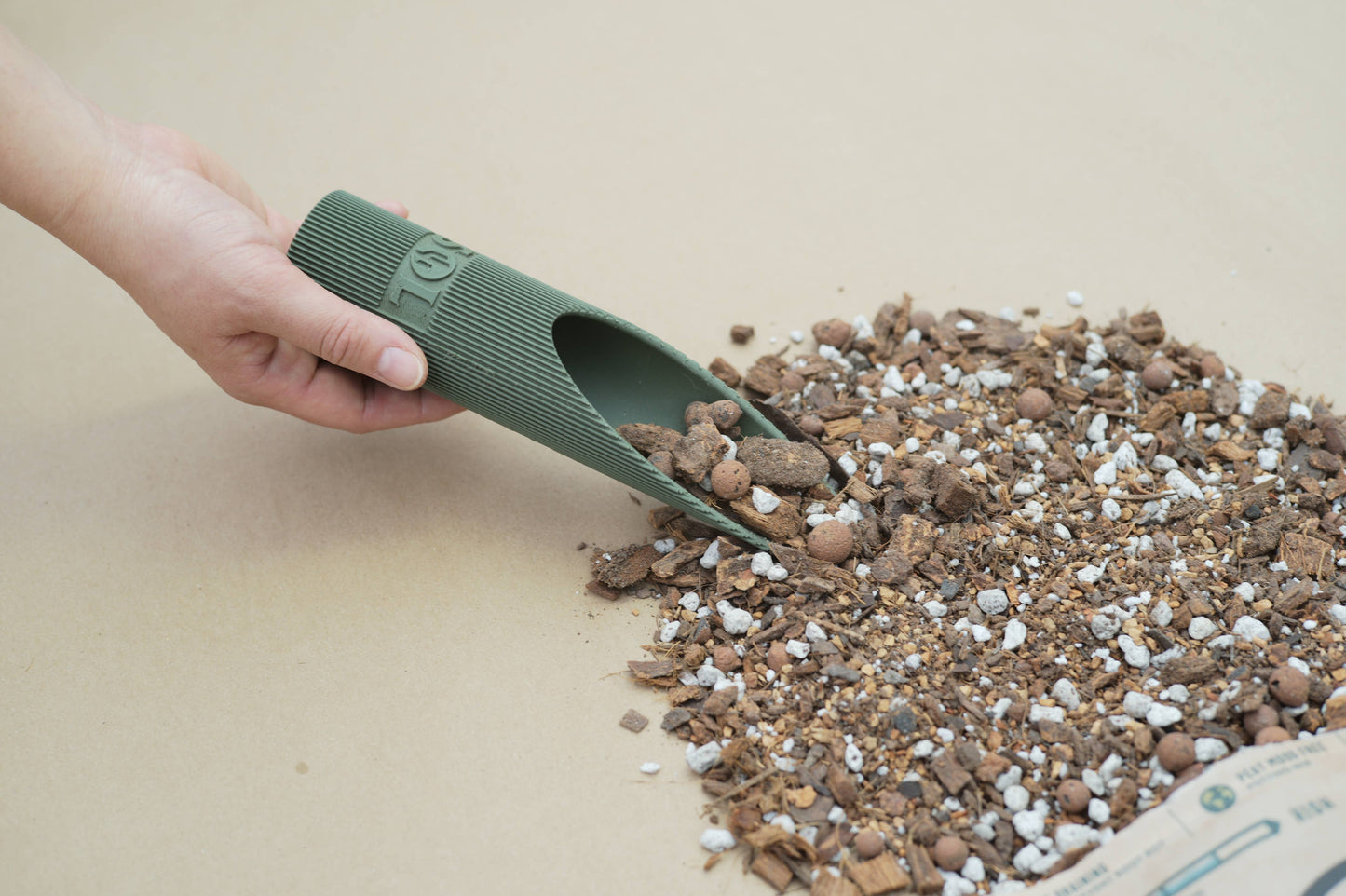 Soil (2Qt) Houseplant Chunky Mix (Aroid/Tropical Mix): 2 Quarts